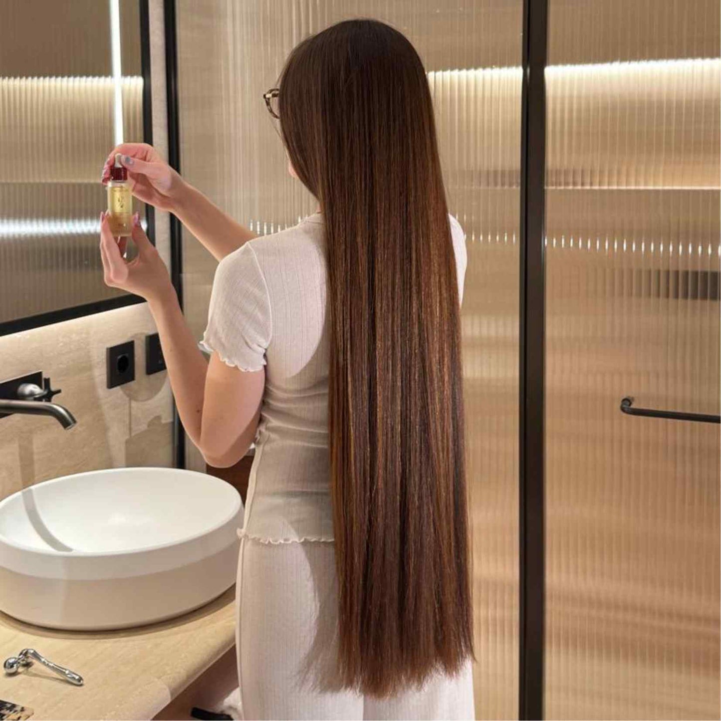 GlowRoot™ Elixir Oil Nutrición profunda, suavidad real y brillo natural desde la raíz hasta las puntas.
